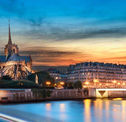 Nuits d’été à Saint-Germain : l’élégance parisienne après le coucher du soleil
